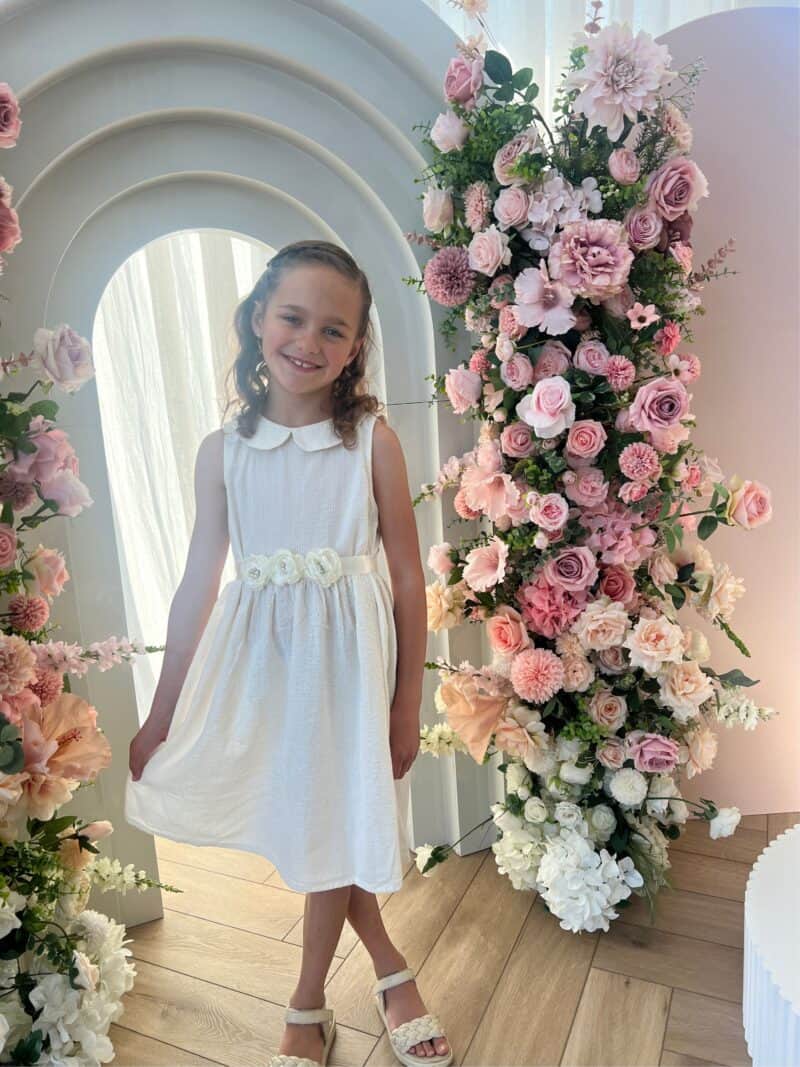 Mini Bloom bloemenband voor meisjes – handgemaakt met gedroogde bloemen, matchend met mama’s Bellyflower, perfect voor babyshower of feestje